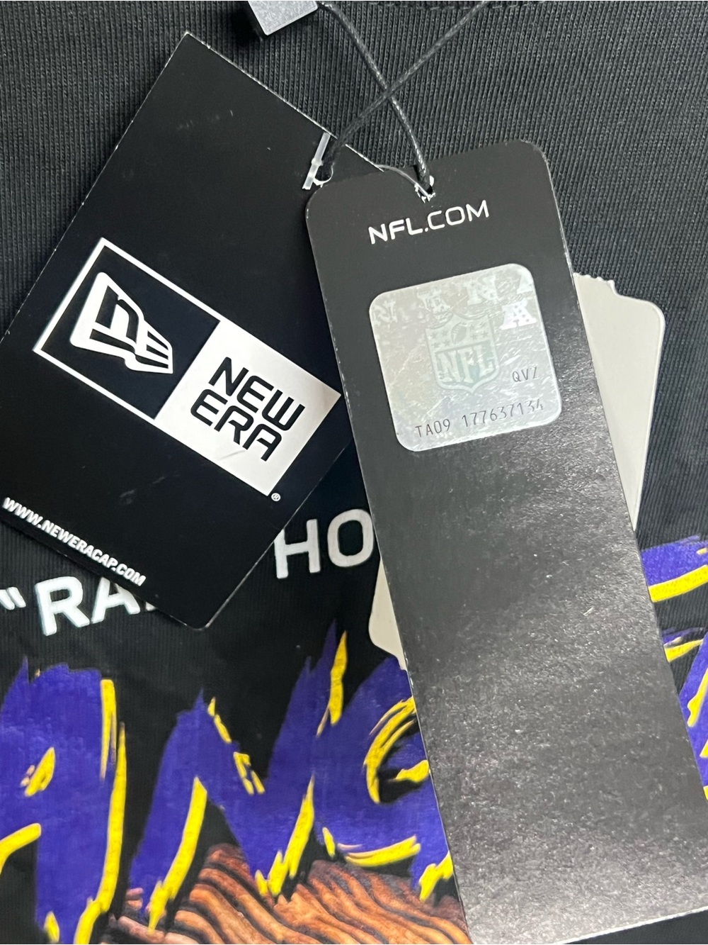 New Era Los‎ Angeles Rams Black Graphic Tee with Yellow & Purple Accents - Picture 4 of 5